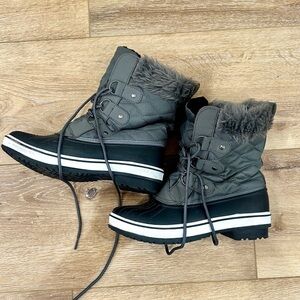 Women's Gray & Black Winter Boots